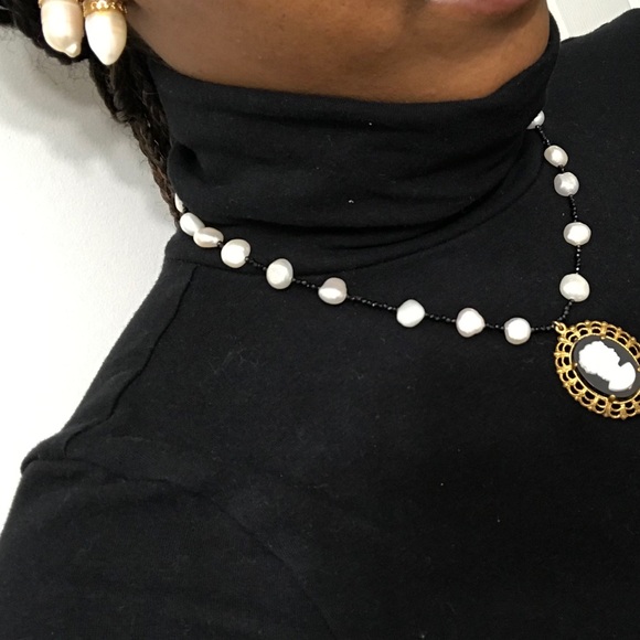 Freshwater pearl and black spinel cameo necklace - Picture 4 of 4